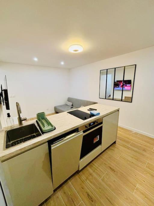 Joli Appartement Renove Incluant Parking A 10 Min De Paris น็องแตร์ ภายนอก รูปภาพ